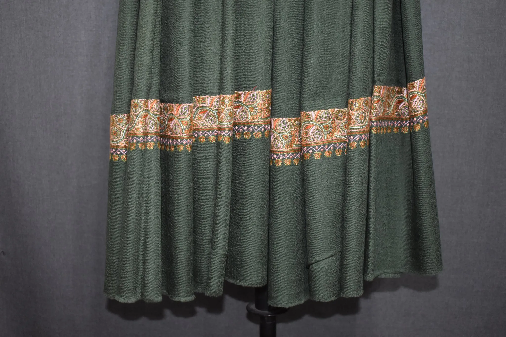 Embroidered shawl fine wool green 40x80 inch