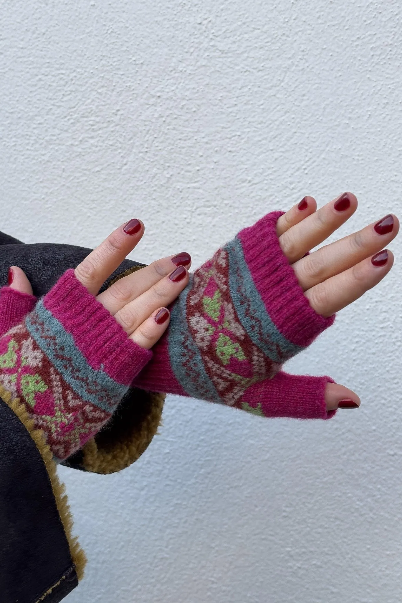 Green Grove Weavers May Antique Mittens